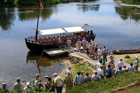 在多多尼干河边的巴格休闲服务职位导航旅游贸易运输历史背景图片