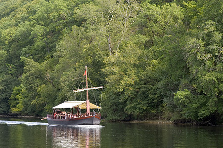在多多尼干河边的巴格贸易导航休闲运输旅游职位历史服务图片