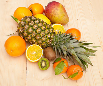 热带水果营养食物饮食桌子橘子木头绿色奇异果橙子图片