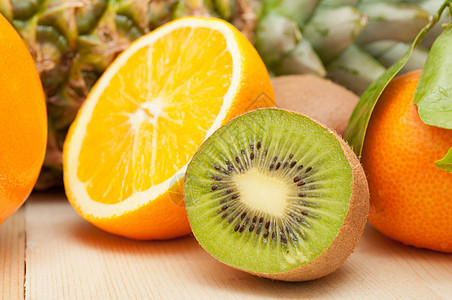 热带水果奇异果木头桌子食物饮食橘子绿色营养白色橙子图片
