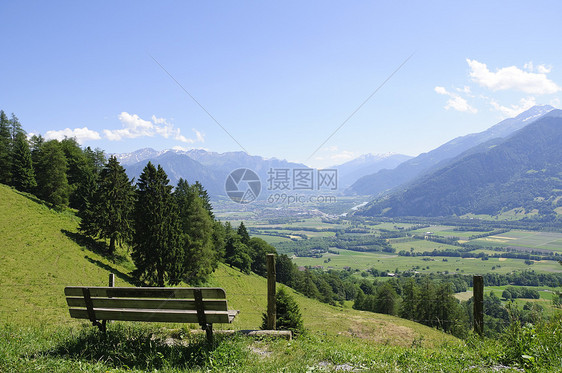 瑞士Maienfeld蓝天风景牧场草地草原森林旅行天空农业农田图片