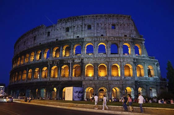 晚上在意大利罗马举行盛大天空文化遗产风景都市建筑晴天废墟蓝天点亮历史图片