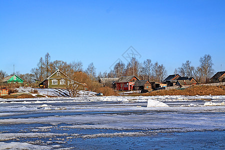 河上冰雪的驱动力建筑天空海岸房子小屋风景寒冷场景季节寒意图片