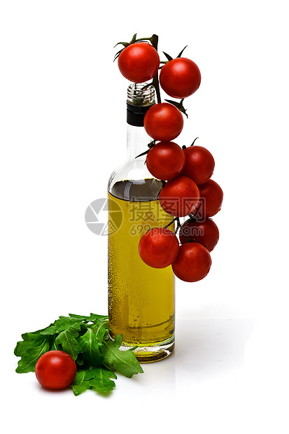 含樱桃和青柳的橄榄油瓶装橄榄油美食维生素乡村食物草本植物蔬菜厨房图片