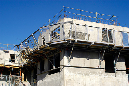 市区建筑工地房地产脚手架蓝色天空城市化工人就业城市规划住宅卡车图片