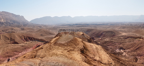 以色列内盖夫沙漠中小克拉泽的景色沙漠景观沙丘蓝色踪迹丘陵阴霾峡谷风景悬崖内盖夫旅行图片
