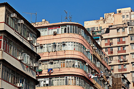 香港拥挤的大楼多层住宅不动产抵押窗帘住房建筑学城市窗户高楼图片