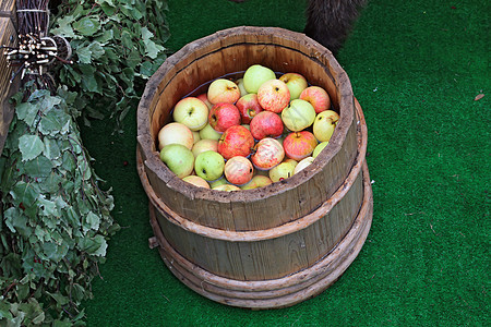 苹果桶食物剪裁篮子诱惑小吃木头小路旅行乐趣农场图片