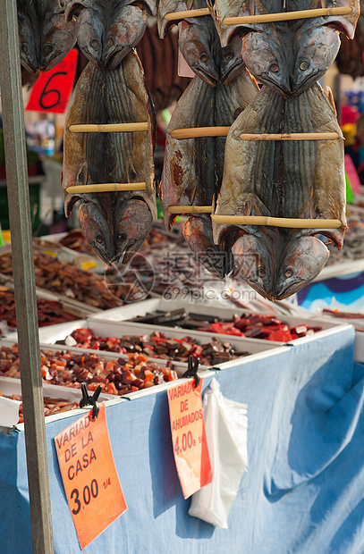 街头市场上的鱼咸鱼盐渍特价食物零售业摊位杂货展示产品店铺图片