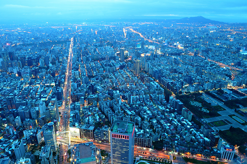 晚上的泰北市天堂建筑学场景景观风景大厦天际建筑蓝色天空图片