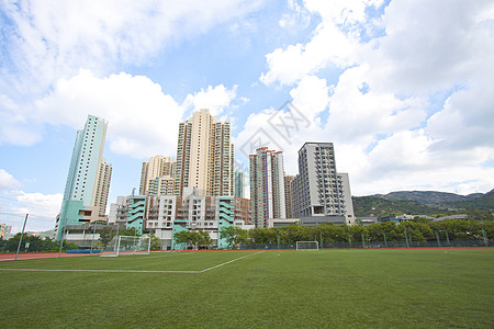 香港市中心 有住宅楼和体育场的法院图片