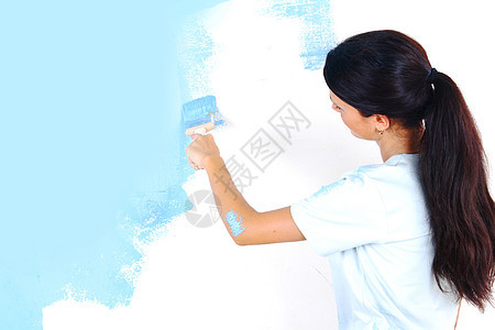 妇女在墙上涂油漆房子项目微笑工具蓝色成人设计师女孩屏幕艺术图片