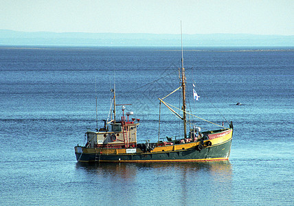 旧渔船地方景观海景海岸线场景渔业城市国家海浪天空图片