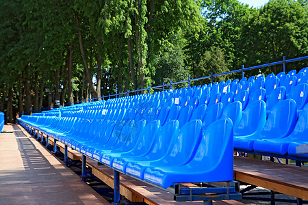体育场上的蓝蓝易坐椅座位商业展示运动塑料竞技场蓝色团体健身房活动图片