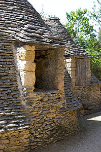 Breuil的白骨小屋公司钻孔乡下人磨练历史纪念碑屋面石游客农村图片