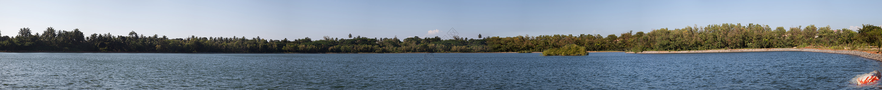 美丽的湖泊全景蓝色石头天空池塘岩石地球孤独图片