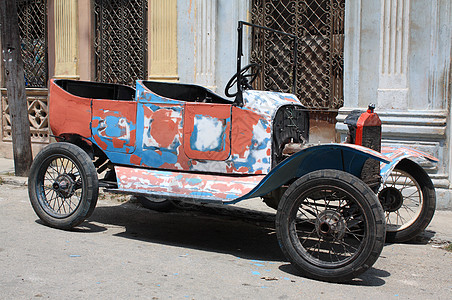 蓝色老式汽车古巴哈瓦那一条街的破旧车 汽车背景