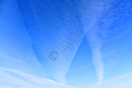 天空中的云编队气氛风景积雨云景白色蓝色气象天气阳光图片