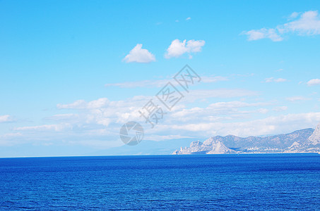 海与蓝天空海浪海岸线晴天天空天气日光地平线太阳气候日落图片