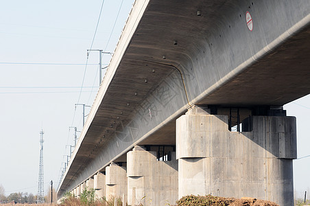 铁路公路过桥建筑火车城市工业旅行运输白色天空技术速度图片