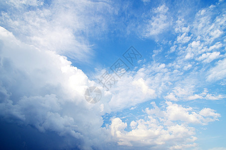 蓝蓝天空多云季节天气射线太阳晴天季节性天堂白色全球图片