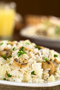 蘑菇里索托油炸照片草本植物蔬菜食物午餐香菜洋葱图片