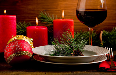 装饰的圣诞节表蜡烛节日木头火球红色空气装饰品松树派对金子图片