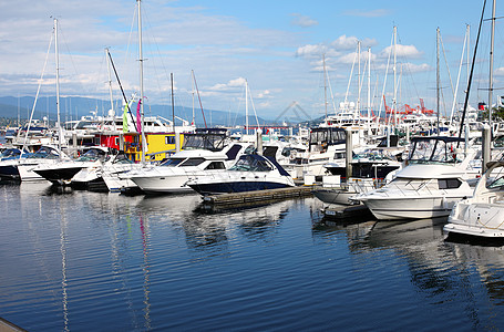 加拿大温哥华港游艇和帆船图片