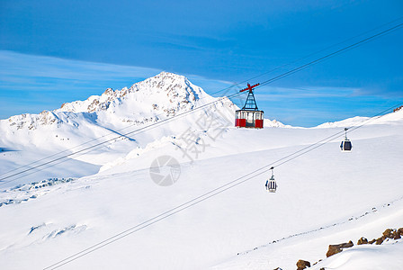 两部挂起电梯阴影水晶顶峰蓝色晴天雪橇旅行粉末荒野太阳图片