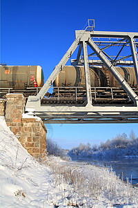穿越小河的铁路桥天空径流平行线航程螺栓技术速度边缘机车跨越图片
