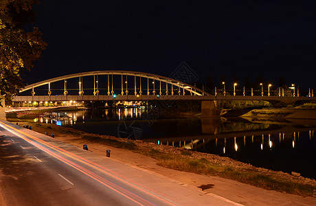 晚上在匈牙利塞吉德的桥背景图片