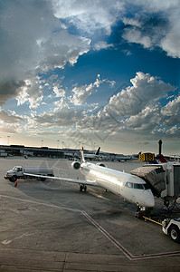 平板登机机场引擎旅行商业大堂日落航班飞机场运输旅游图片