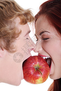特写了两个咬苹果青年女朋友白色乐趣男生夫妻女性红色喜悦异性图片