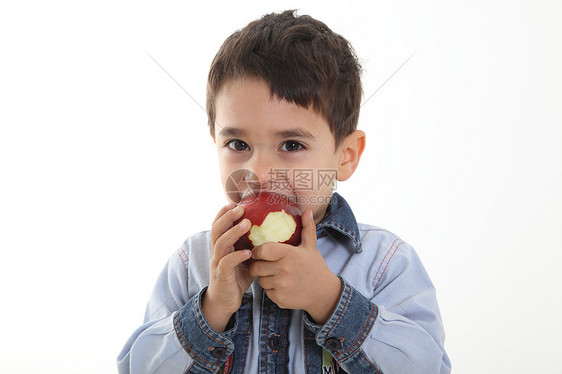 有苹果的孩子男性食物青年饮食水果小吃婴儿乐趣男生童年图片