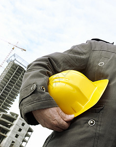 正在施工中工作劳动领班安全帽建筑师职业安全头盔黄色衣服图片
