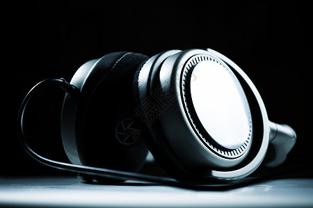 DJ 耳机黑色白色技术音乐打碟机配饰立体声扬声器音乐播放器金属图片