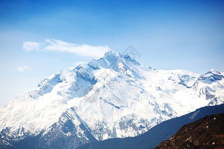 山上有高山阴霾云杉全景风景天空小路季节暴风雪冰川冻结图片