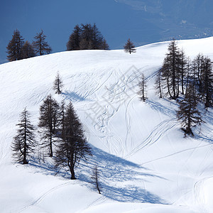 山上有高山顶峰阴霾天空滑雪风景单板运动旅行阳光全景图片