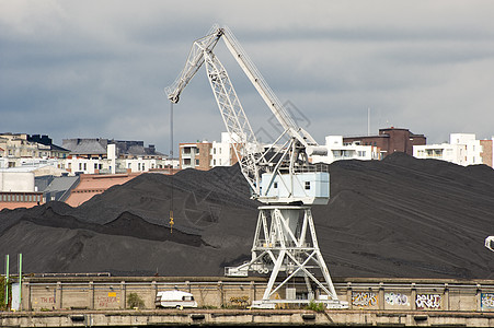 煤炭仓库大部分码头贮存重量平台起重机货运木炭商品送货图片