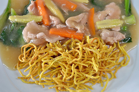 泰式和中式中国菜烹饪胡椒餐厅蔬菜面条肉汁食物盘子美食午餐图片