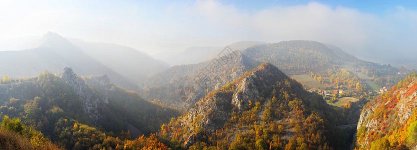 秋山太阳牧歌草地村庄植物天线建筑季节山脉叶子图片