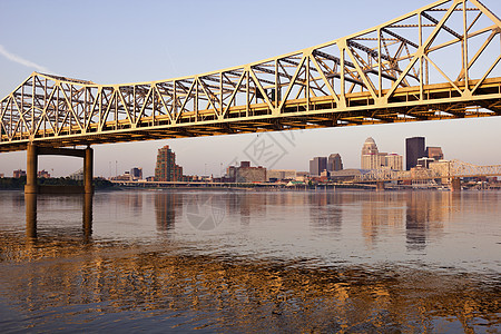路易斯维尔的黄桥图片