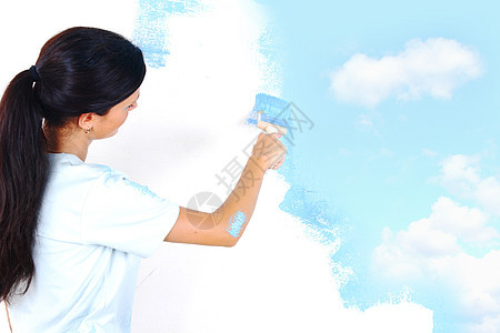 妇女在墙上涂油漆蓝色屏幕成人女孩工具设计师生活女性房子画家图片