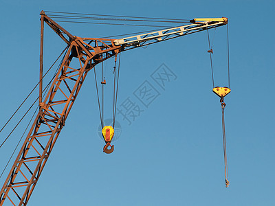 建筑起重机电缆活动货物蓝色机器红色绳索吊装机械生长图片