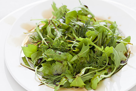绿沙拉食物绿色午餐白色蔬菜盘子沙拉美食家草药图片