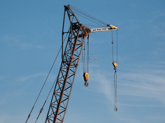 建筑起重机蓝色水泥机器吊装职业工人货物生长采摘工程图片