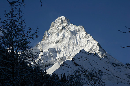 高加索山区山地滑雪度假胜地全景石头天空空气远足索道旅行高地旅游风景图片