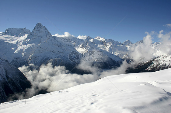 高加索山区山地滑雪度假胜地石头旅游高山冰川风景季节假期森林单板全景图片