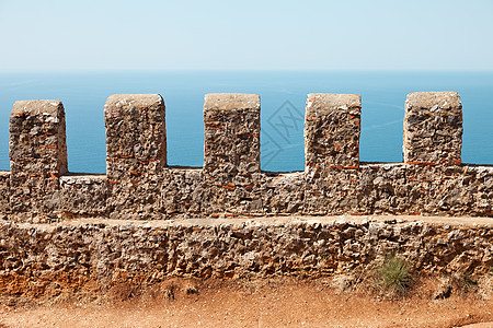 阿拉尼亚城堡墙的海光和天空图片