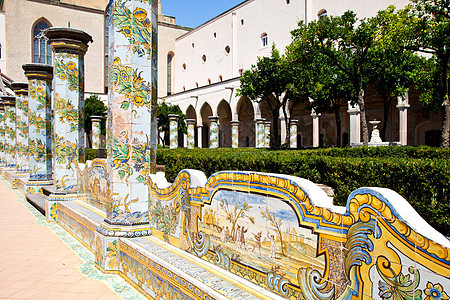 圣基亚拉修道院那不勒斯宗教庭院回廊地标历史性文化旅游装饰游客长椅图片